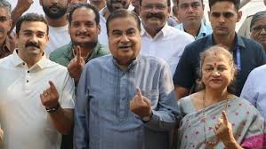 Maharashtra Election Live Update: Nitin Gadkari, Sharad Pawar went to cast their vote