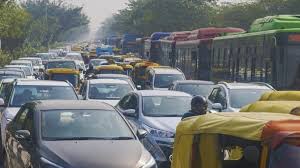 Heavy traffic jam on Delhi-Noida border due to farmers' protest